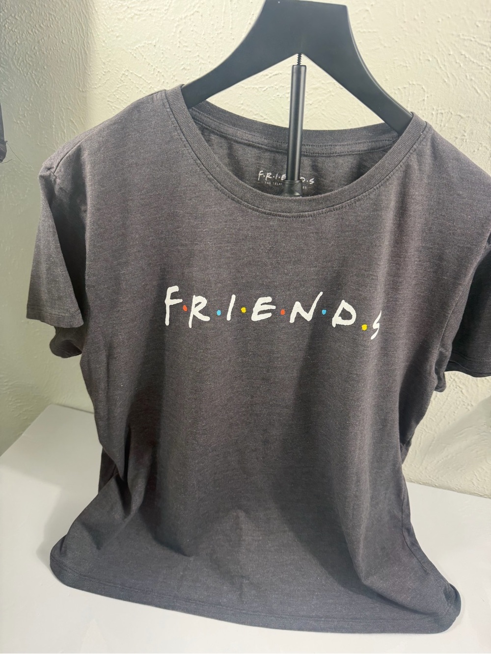 Friends TV Show Logo Graphic T-Shirt Women’s Size XL Gray - Picture 2 of 7